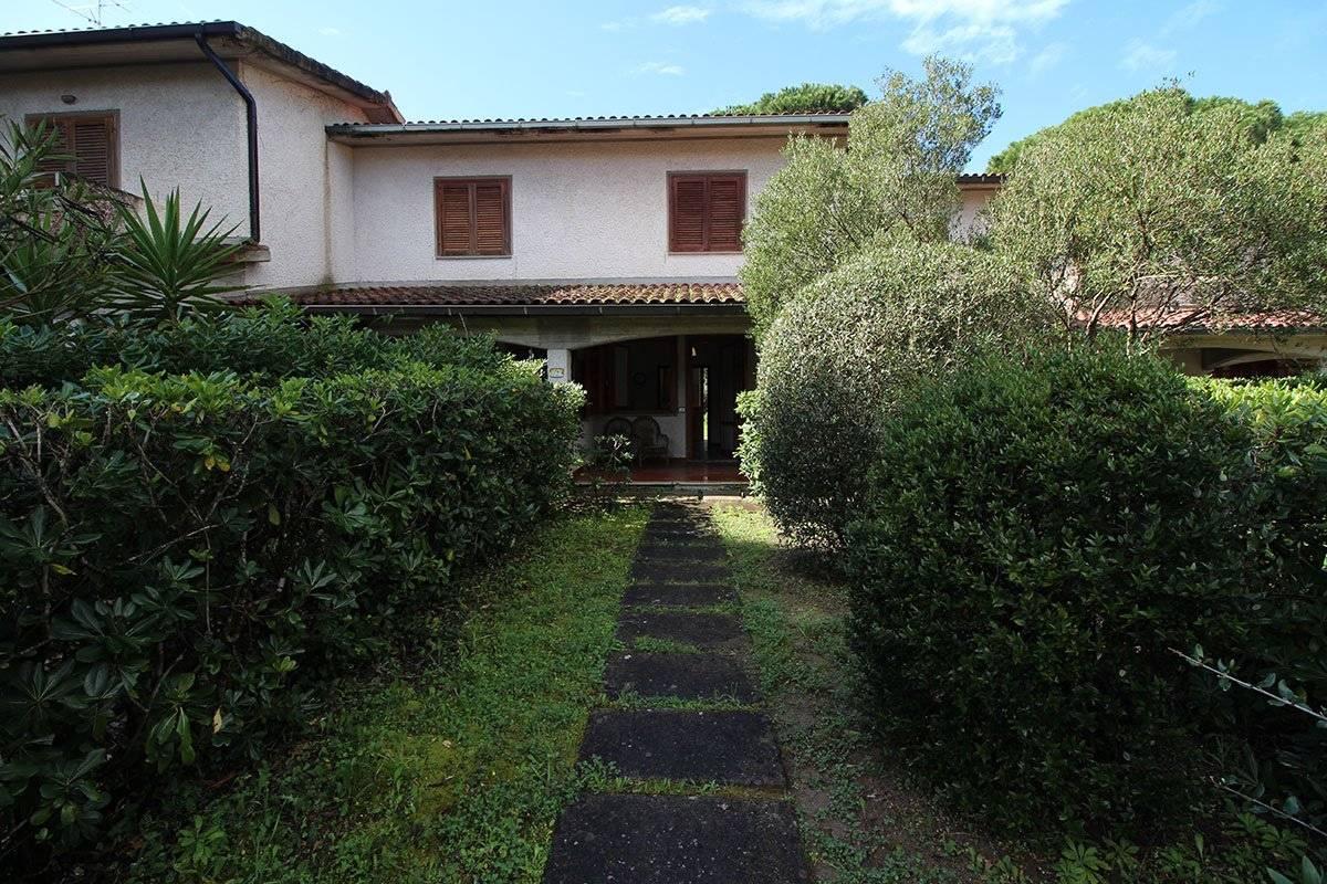 4 rooms Apartment in Grosseto, Italy No. 40160