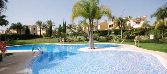 4 bedrooms Villa in San Pedro de Alcantara, Spain No. 4776 2