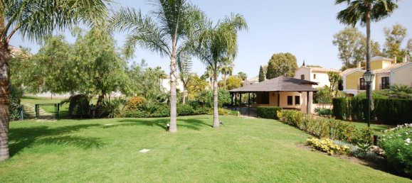 4 bedrooms Villa in San Pedro de Alcantara, Spain No. 4776 3