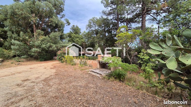 Casa de 3 dormitorios en Porto-Vecchio, France No. 304143