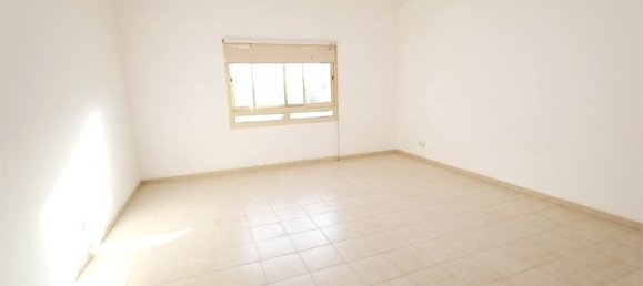 Moradia comercial T4 em Shakhbout City, UAE N.º 39555 2