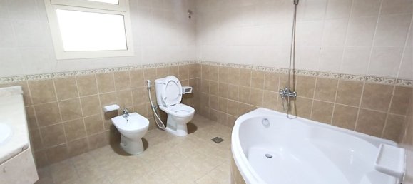 Moradia comercial T4 em Shakhbout City, UAE N.º 39555 12