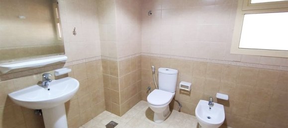 Moradia comercial T4 em Shakhbout City, UAE N.º 39555 13