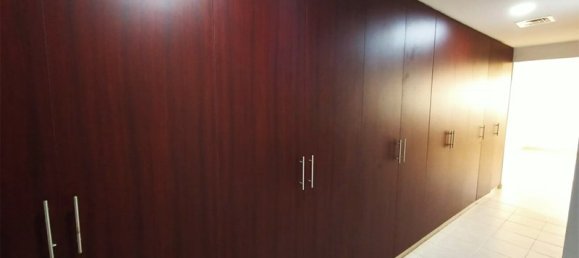 Moradia comercial T4 em Shakhbout City, UAE N.º 39555 9