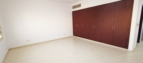 Moradia comercial T4 em Shakhbout City, UAE N.º 39555 6