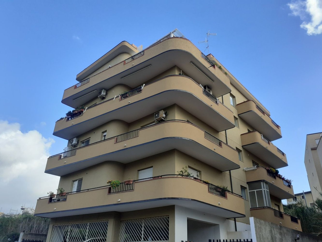 3 rooms Apartment in Villa San Giovanni, Italy No. 110260