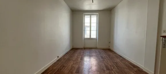 1 chambre Appartement à Saint-Amand-Montrond, France No. 350963 2