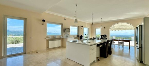 5 bedrooms Villa in Bassano Romano, Italy No. 272669 3