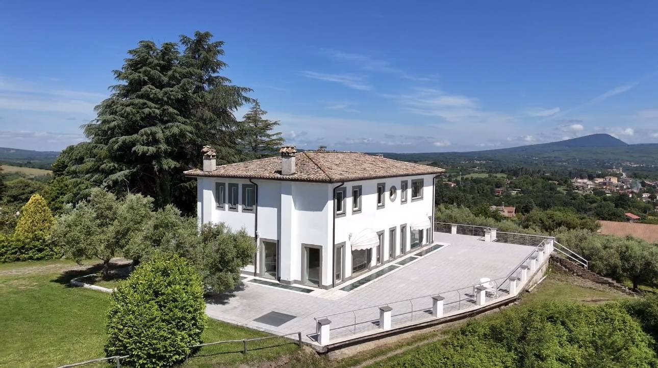 5 bedrooms Villa in Bassano Romano, Italy No. 272669