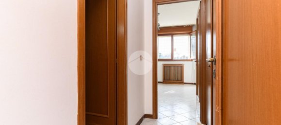 4 rooms Apartment in Rome, Italy No. 232657 4