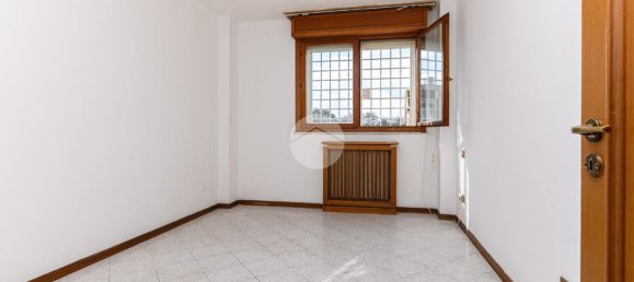 4 rooms Apartment in Rome, Italy No. 232657 6