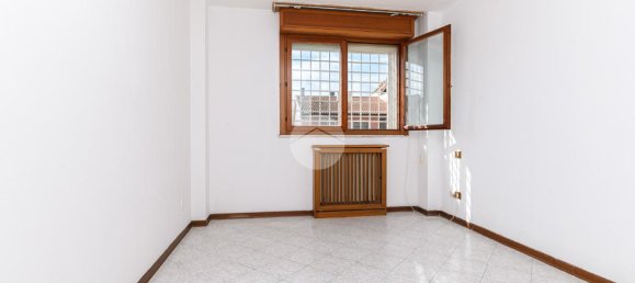 4 rooms Apartment in Rome, Italy No. 232657 14