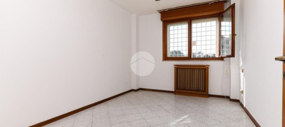 4 rooms Apartment in Rome, Italy No. 232657 7