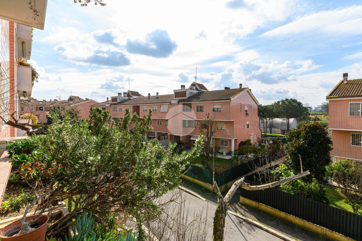 4 rooms Apartment in Rome, Italy No. 232657