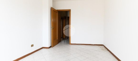 4 rooms Apartment in Rome, Italy No. 232657 8