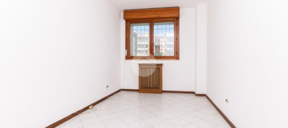 4 rooms Apartment in Rome, Italy No. 232657 11
