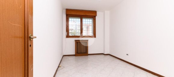 4 rooms Apartment in Rome, Italy No. 232657 5