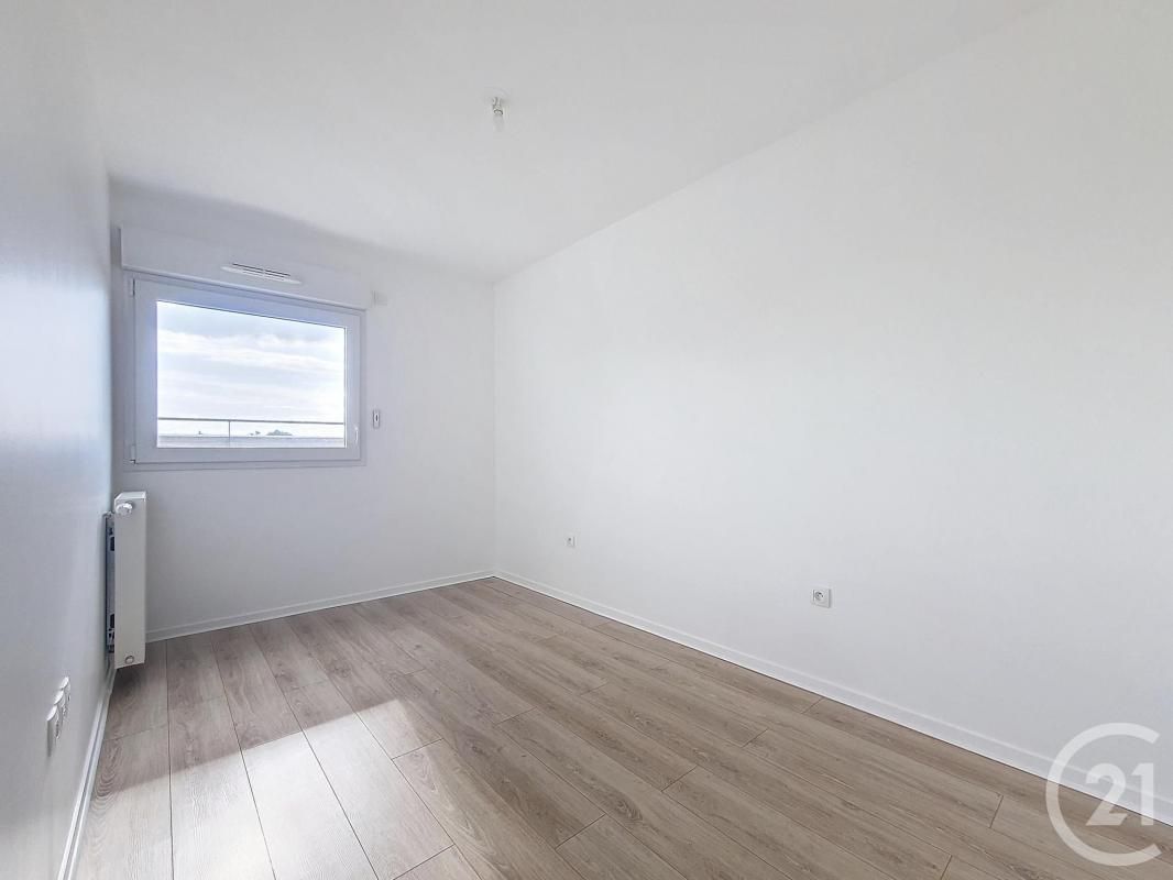 2 bedrooms Apartment in Chennevieres-sur-Marne, France No. 183379