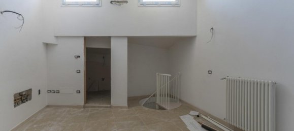 3-salle Appartement à Bondeno, Italy No. 37704 6