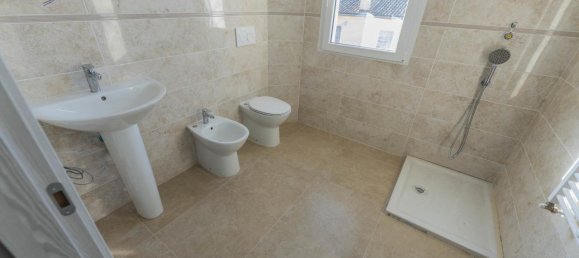 3-salle Appartement à Bondeno, Italy No. 37704 11