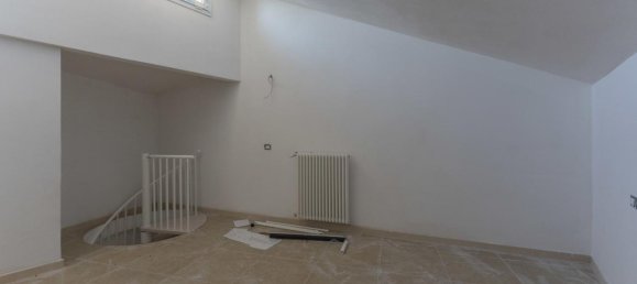 3-salle Appartement à Bondeno, Italy No. 37704 4