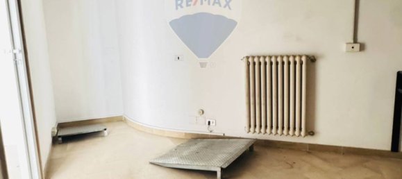 438m² Commercial property in Andria, Italy No. 361545 3