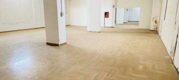 438m² Commercial property in Andria, Italy No. 361545 11