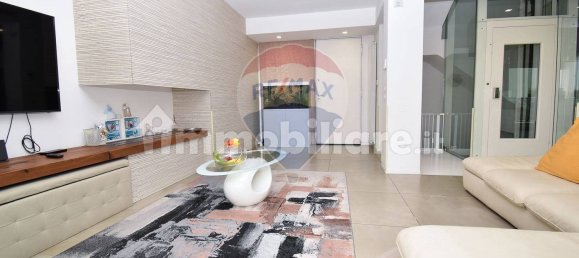 4 غرف نوم فيلا في San Giovanni la Punta, Italy رقم 326603 9