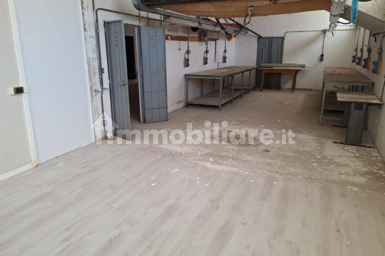 240m² Warehouse in Pontassieve, Italy No. 325323