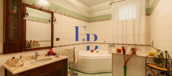 3 Schlafzimmer Wohnung in Palermo, Italy, Nr. 322020 12