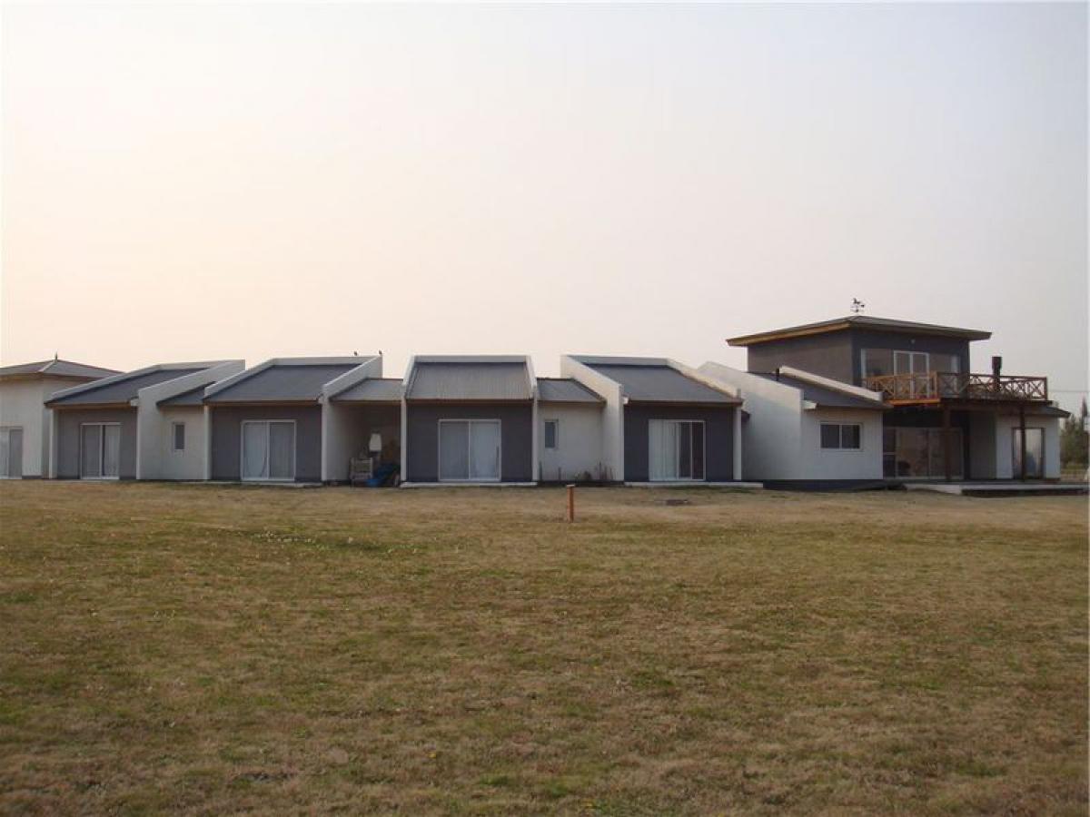 7 bedrooms House in Exaltacion de la Cruz, Argentina No. 61196