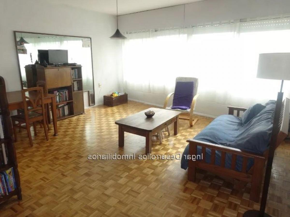 Apartamento de 2 dormitorios en Montevideo, Uruguay No. 7112