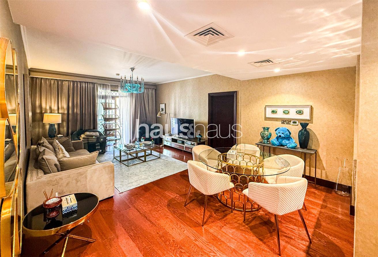 3 bedrooms Apartment in Old Town, UAE No. 99502
