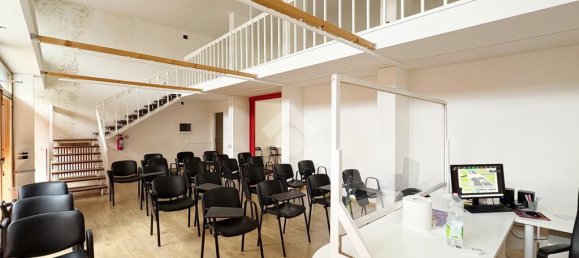 4 rooms Commercial property in Prato, Italy No. 60204 4