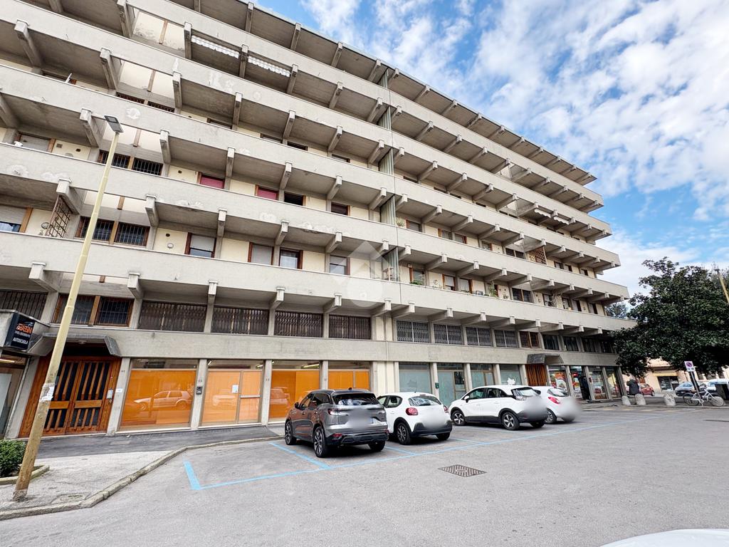 4 rooms Commercial property in Prato, Italy No. 60204