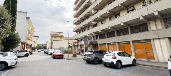4 rooms Commercial property in Prato, Italy No. 60204 3