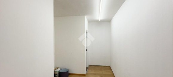 4 rooms Commercial property in Prato, Italy No. 60204 18