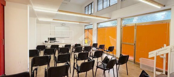 4 rooms Commercial property in Prato, Italy No. 60204 6