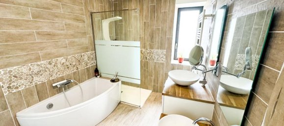 Villa de 4 dormitorios en La Boisse, France No. 198308 11