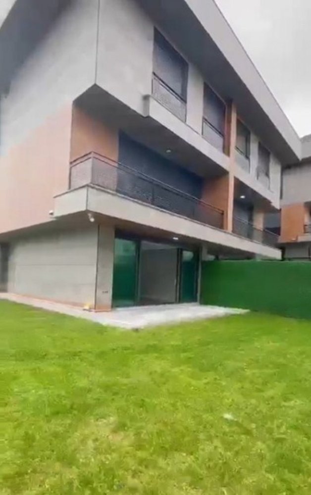 Villa 5+2 in Istanbul, Turkey No. 24877