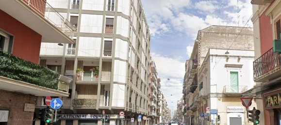 94m² Commercial property in Bari, Italy No. 269750 2