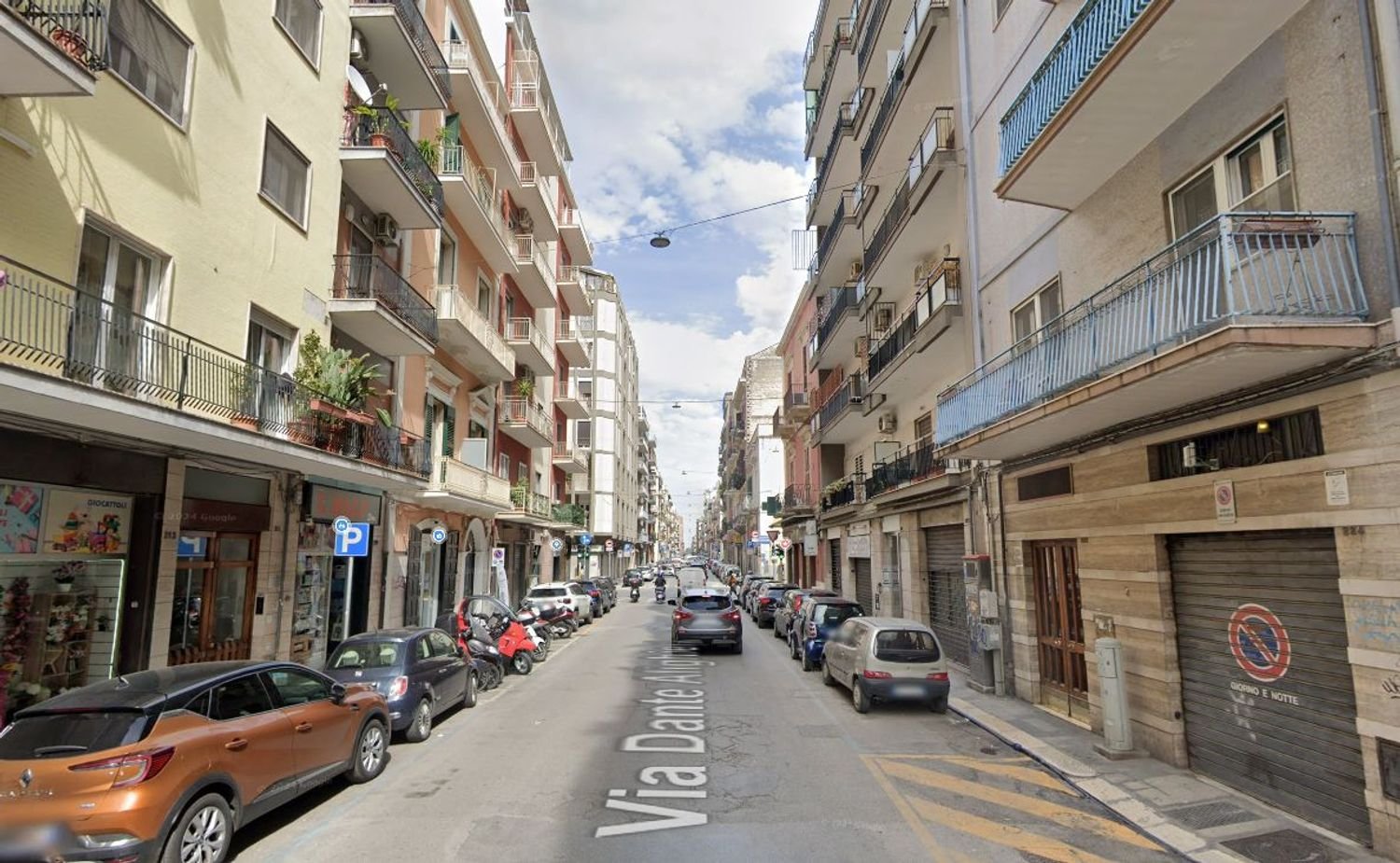 94m² Commercial property in Bari, Italy No. 269750