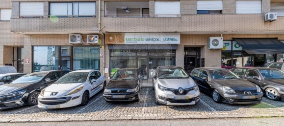 179m² Commercial property in Braga, Portugal No. 35197 3