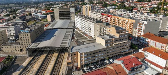 179m² Commercial property in Braga, Portugal No. 35197 12