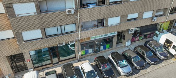 179m² Commercial property in Braga, Portugal No. 35197 9