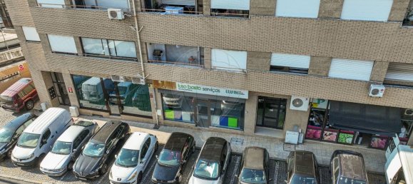 179m² Commercial property in Braga, Portugal No. 35197 10