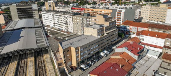 179m² Commercial property in Braga, Portugal No. 35197 7