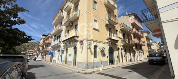 Квартира с 3 спальнями в Шикли, Италия № 363138 24