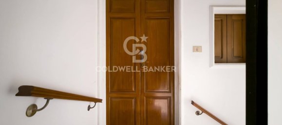 Квартира с 3 спальнями в Шикли, Италия № 363138 3