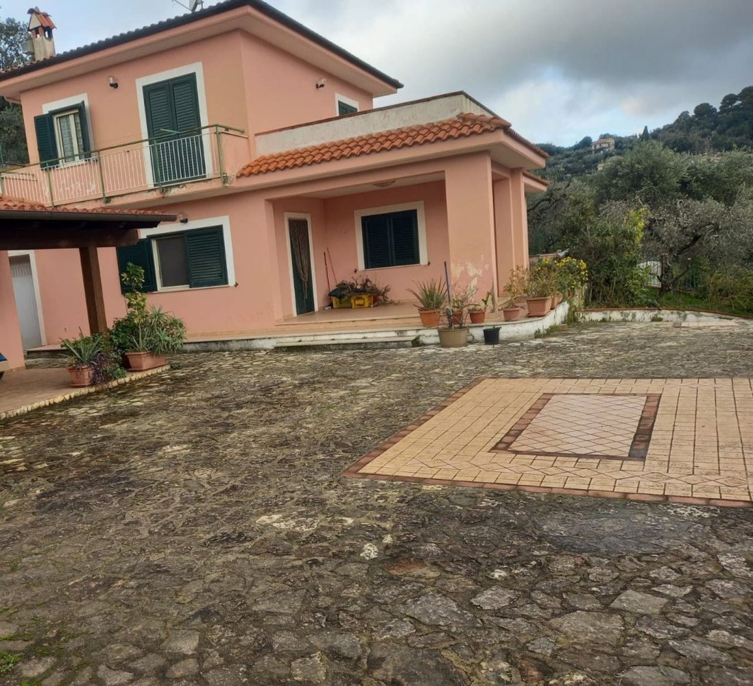 Вилла с 6 комнатами в Итри, Италия № 76576